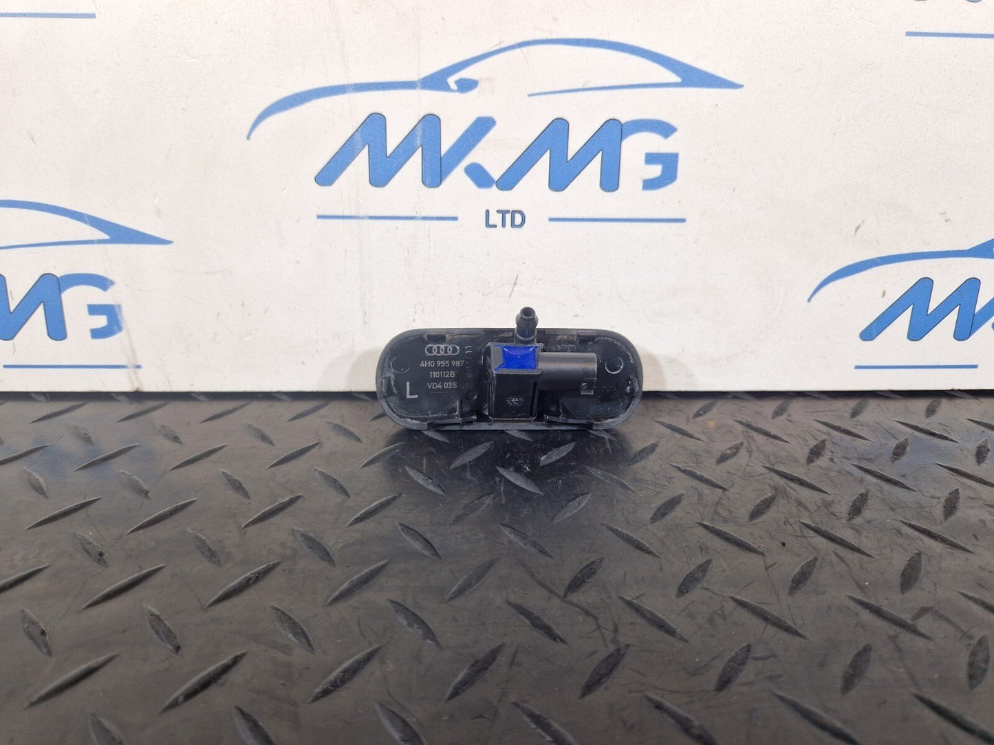 10-17 AUDI A8 4H WINDSCREEN HEATED WASHER FLUID LEFT N/S NOZZLE 4H0955987