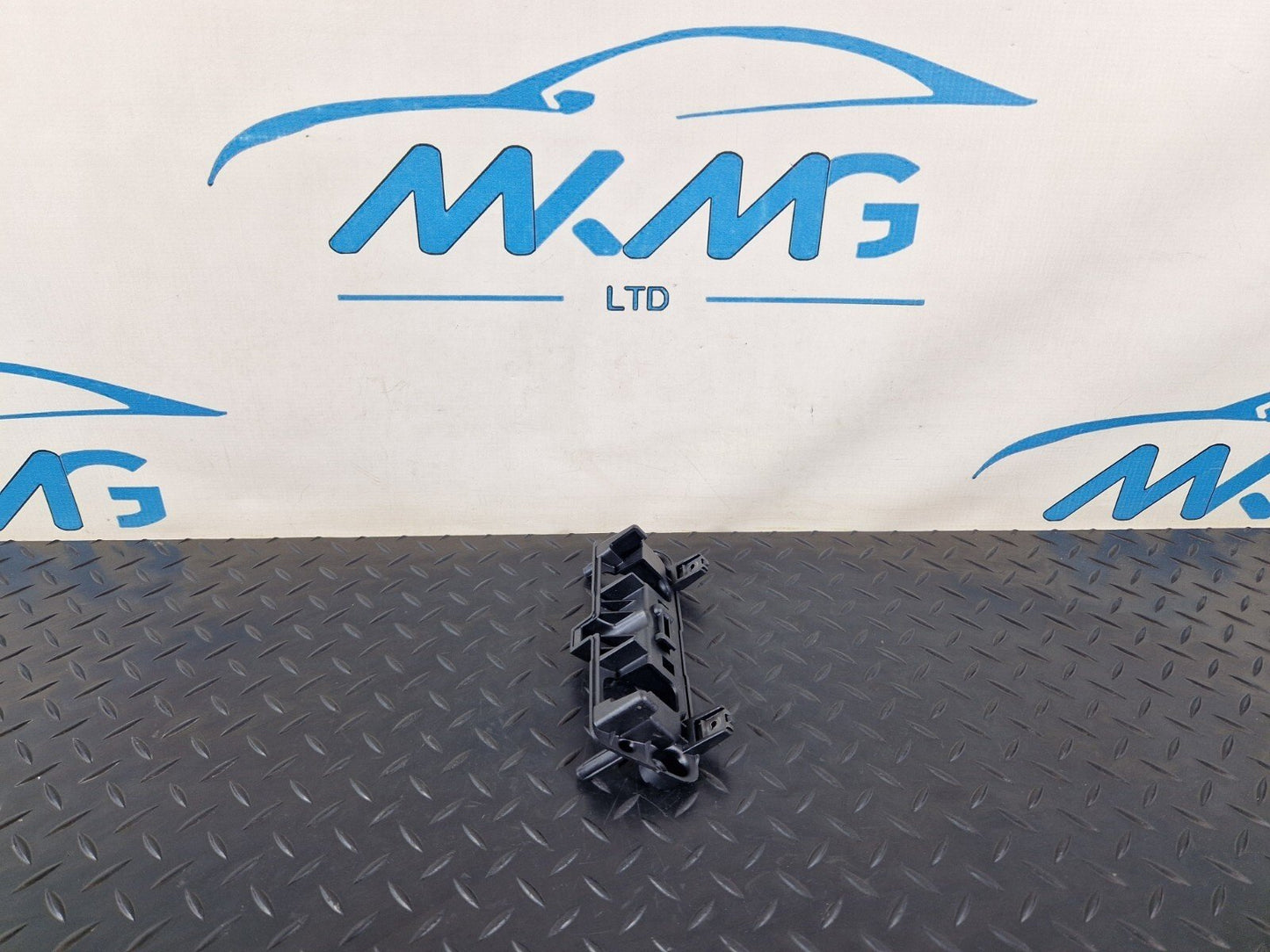 14-19 MERCEDES BENZ GLA X156 OEM DISPLAY SCREEN HOLDER BRACKET A1766806900
