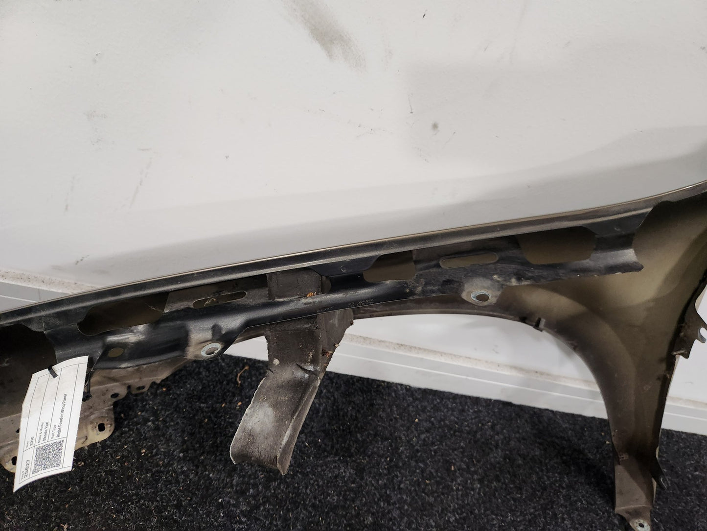 Skoda Yeti MK1- 5L SUV Front Right O/S Driver Wing Fender Panel in Brown 1M/ F8N