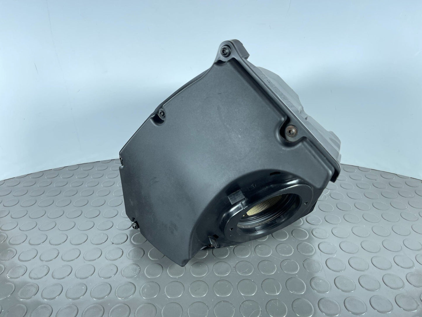 Audi A4 B9 1.4 petrol Air Filter Housing 8W0133835F