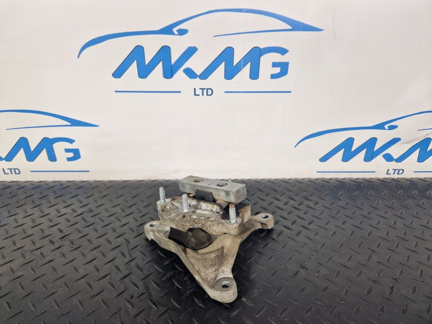 16-19 AUDI A4 B9 MANUAL GEARBOX MOUNT BRACKET 8W0399118B 8W0399156