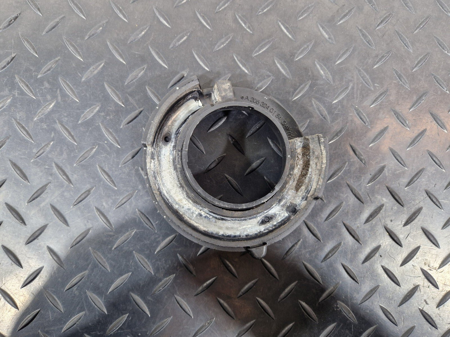 14-21 MERCEDES BENZ C220 W205 REAR COIL SPRING BOTTOM RUBBER MOUNT A2053240184