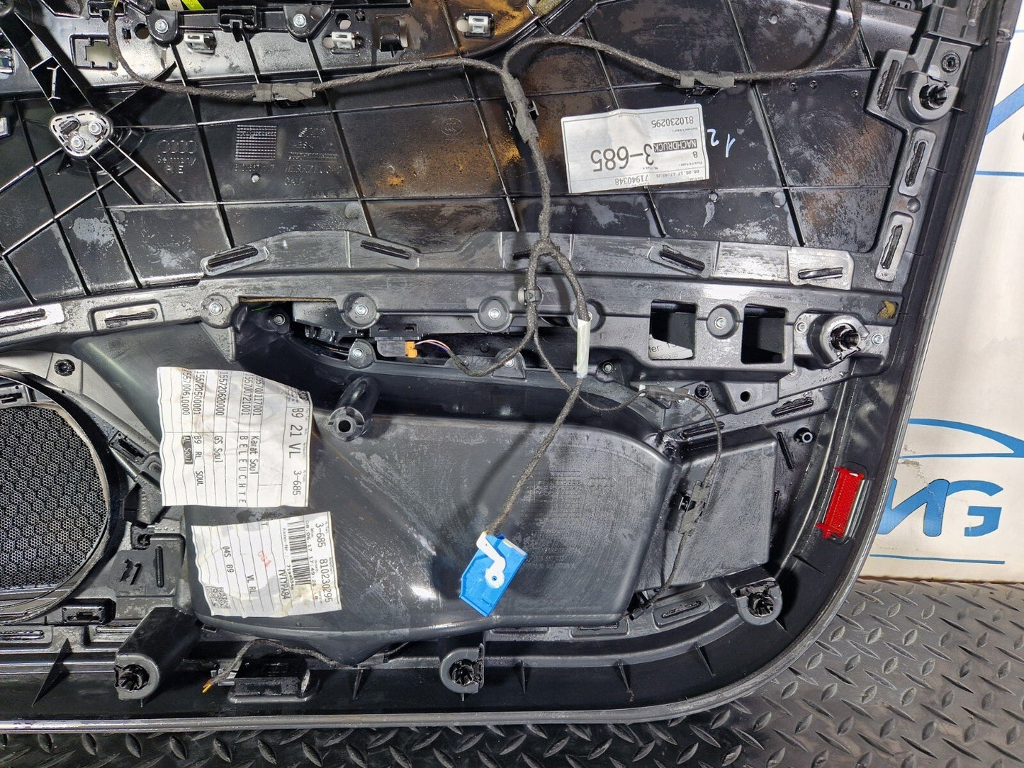 16-19 AUDI A4 B9 GENUINE FRONT PASSENGER SIDE DOOR CARD PANEL 8W0867133
