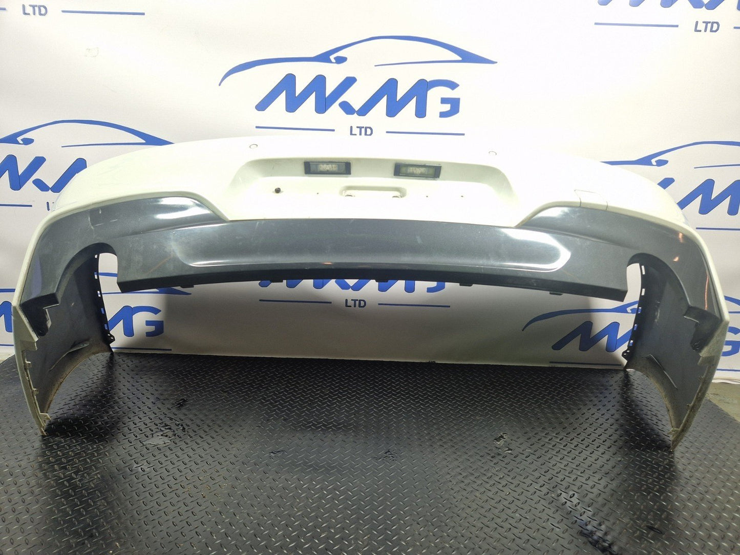 BMW 6 SERIES F06 F12 F13 PRE-LCI COMPLETE M SPORT REAR BUMPER ALPINE WHITE 300