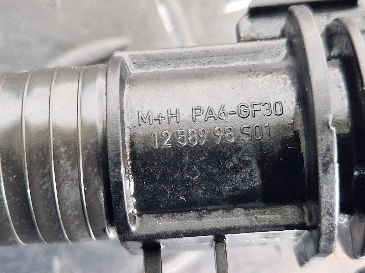 19-ON MERCEDES BENZ B CLASS W247 ENGINE BREATHER PIPE & SENSOR A6540104401