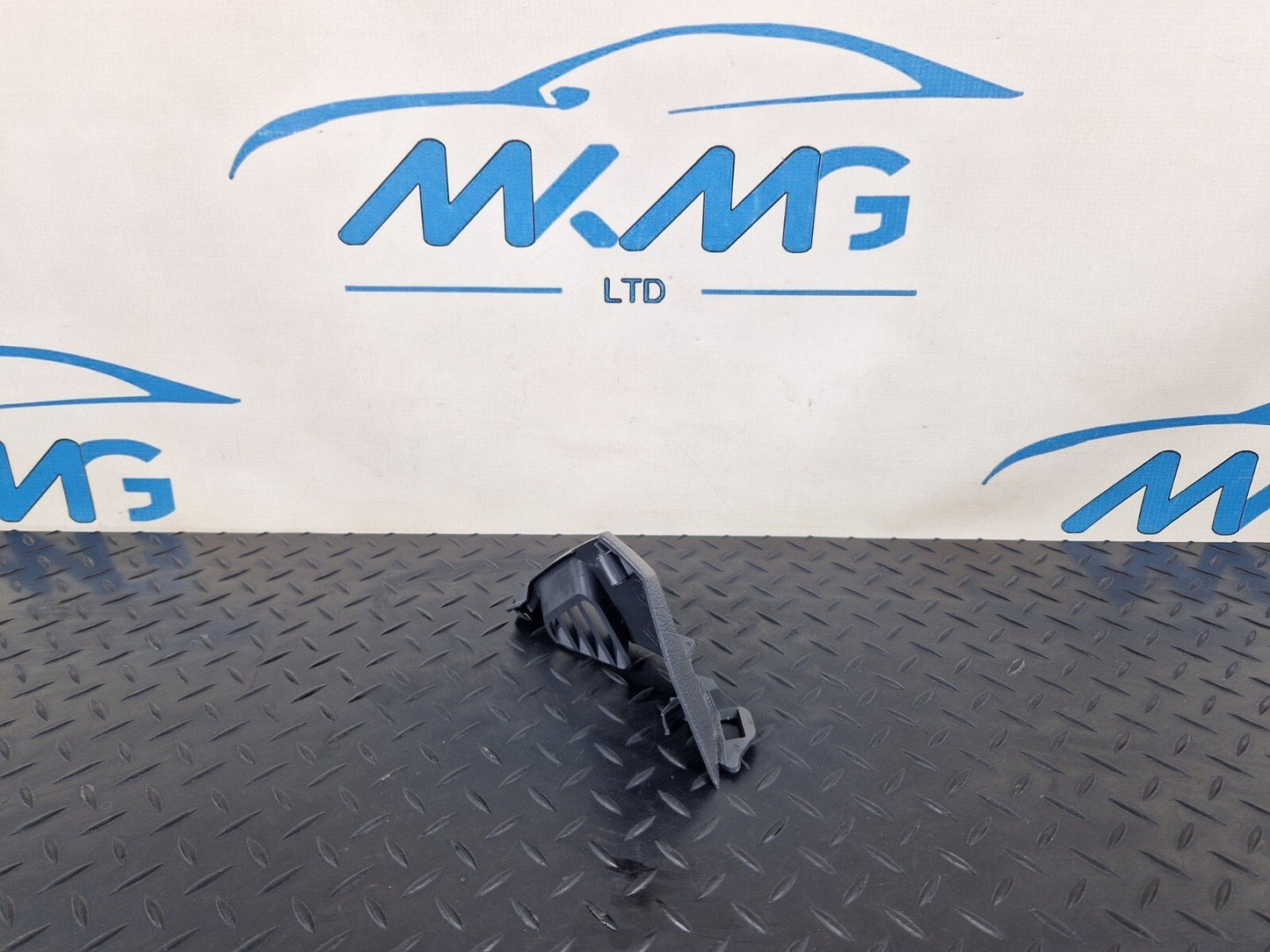 18-ON MERCEDES BENZ SPRINTER W907 W910 DASHBOARD AIR VENT TRIM A9106803100