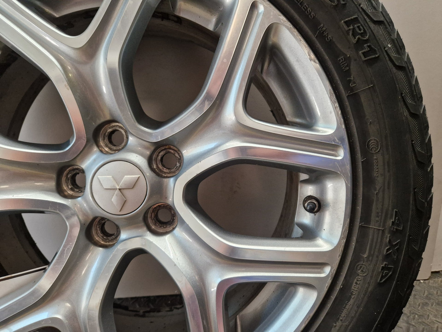 Mitsubishi Outlander MK3 (RE1) (GG2W) 18" Alloy Wheel with Tyre 225/55/18 ~4mm