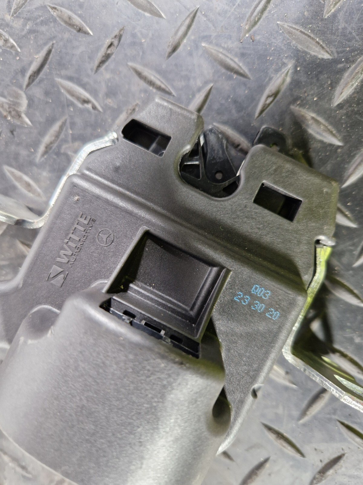 Mercedes-Benz Unknown Part Type A2389203501