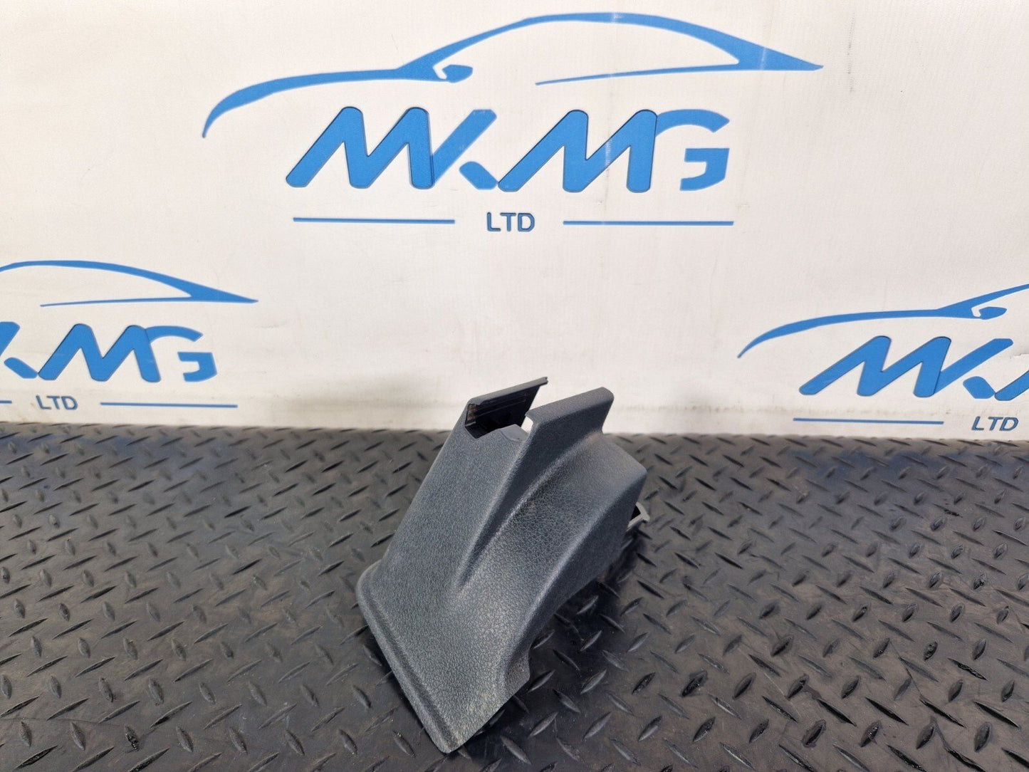 19-ON MERCEDES BENZ B CLASS W247 GENUINE SEAT GUIDE RAIL TRIM A2479190600