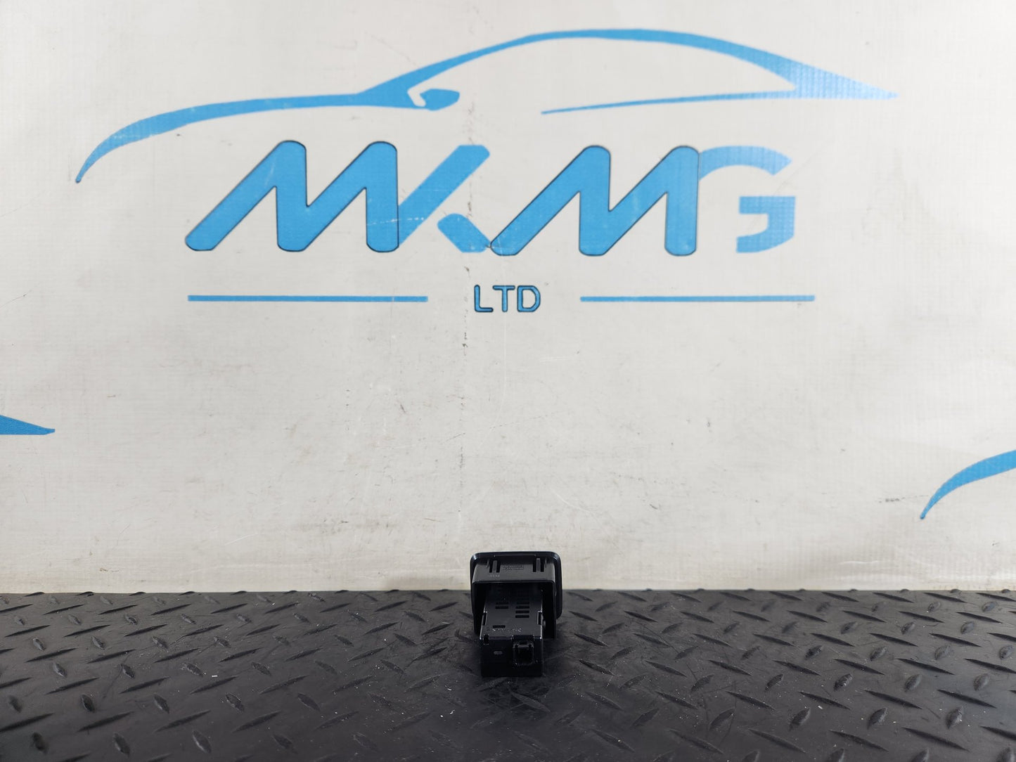 Land Rover Range Rover Evoque L551 SUV USB-C Port Socket R8A2-19010-AB