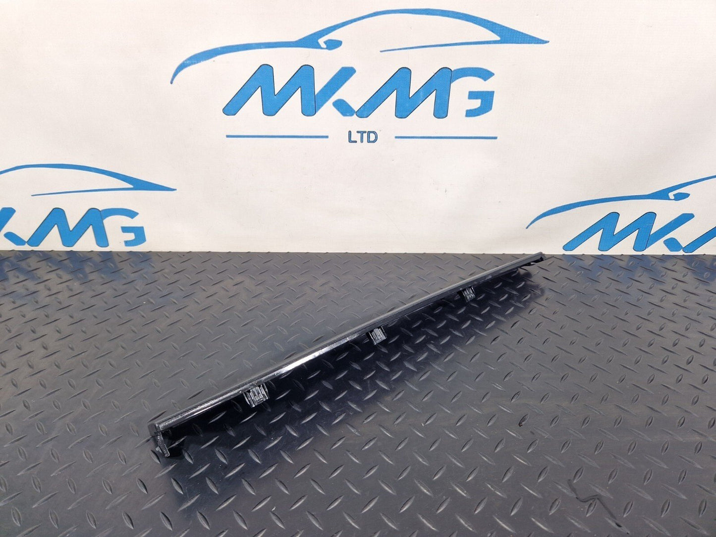18-ON MERCEDES BENZ SPRINTER W907 W910 OEM DASHBOARD TOP TRIM A9106801300