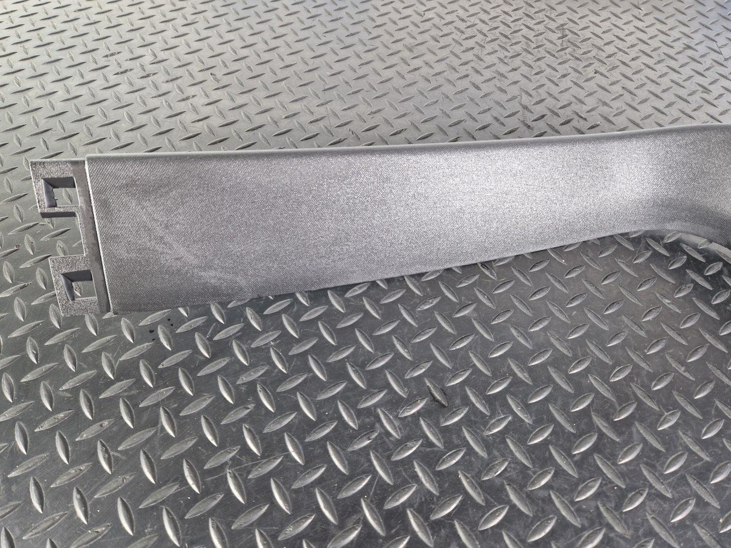 12-18 MERCEDES BENZ B-CLASS W246 REAR TAILGATE WINDSCREEN UPPER TRIM A2467400171