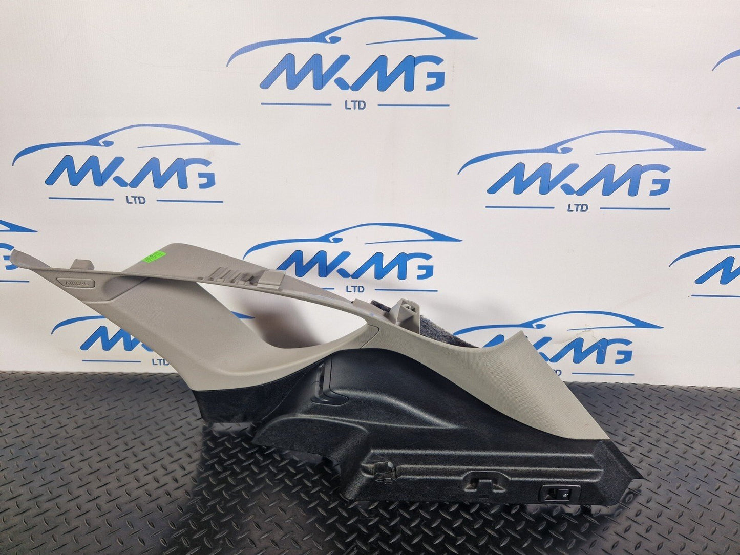 14-21 BMW 2 SERIES F45 DRIVER O/S INNER TRIM WITH SEAT ADJUSTMENT SWITCH 7365575