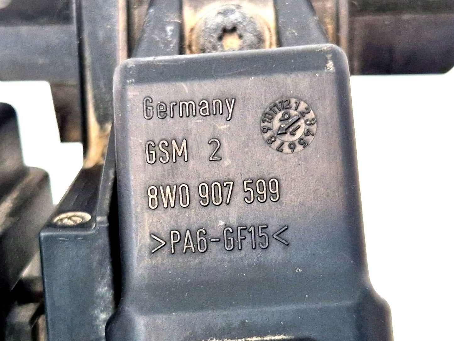 AUDI A4 B9 GENUINE GLOW PLUG CONTROL RELAY COVER CAP 8W0907599