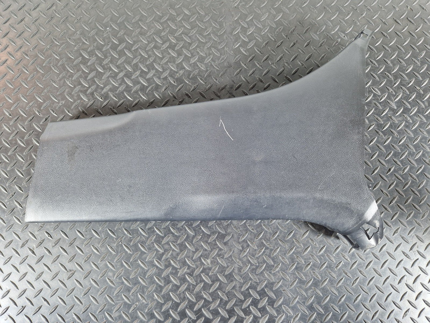 11-19 MERCEDES BENZ ML W166 GENUINE LEFT LOWER B PILLAR TRIM A1666900025