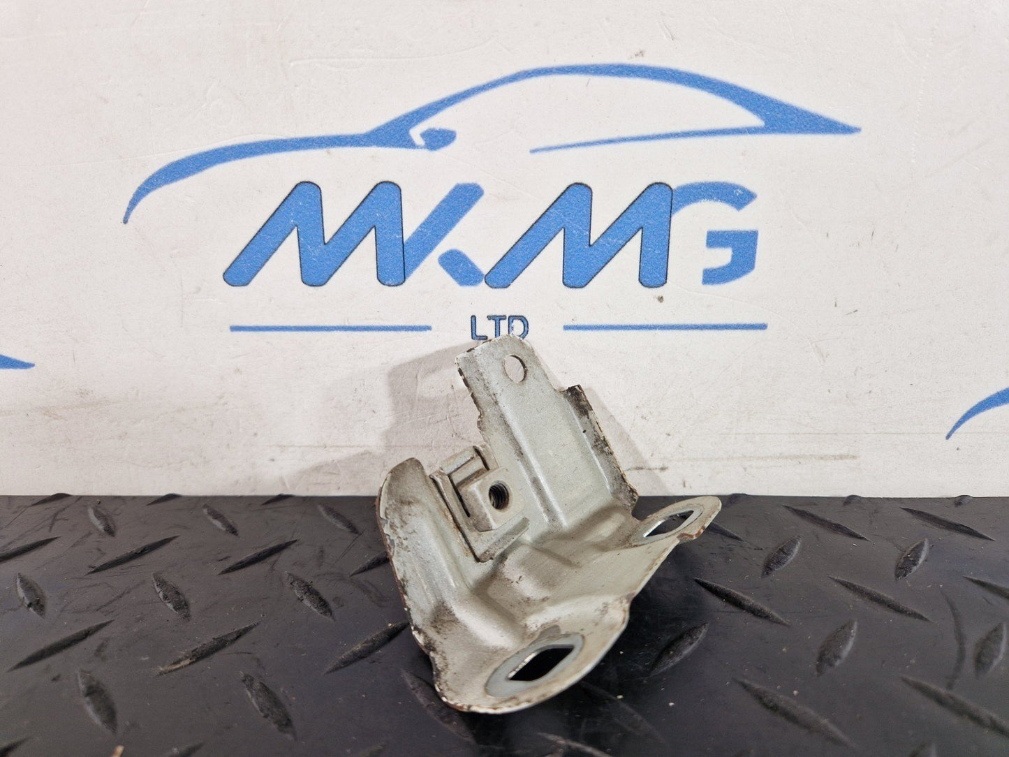 11-18 BMW 6 SERIES F13 LEFT N/S SIDE FENDER WING PANEL MOUNT BRACKET HOLDER