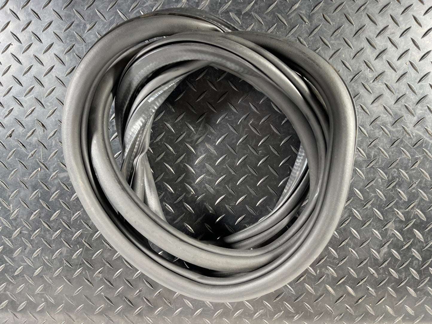 17-20 VW GOLF MK7.5  DOOR SEAL RUBBER FRONT LEFT LH 5GE867911B