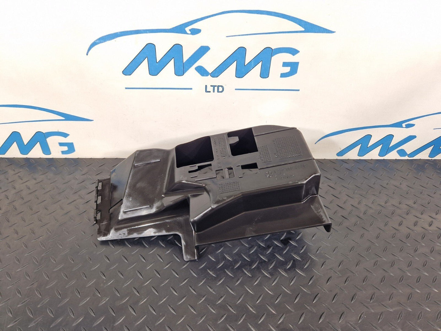 18-ON MERCEDES BENZ SPRINTER W907 W910 AUTO CONSOLE MOUNT BRACKET A9108804700