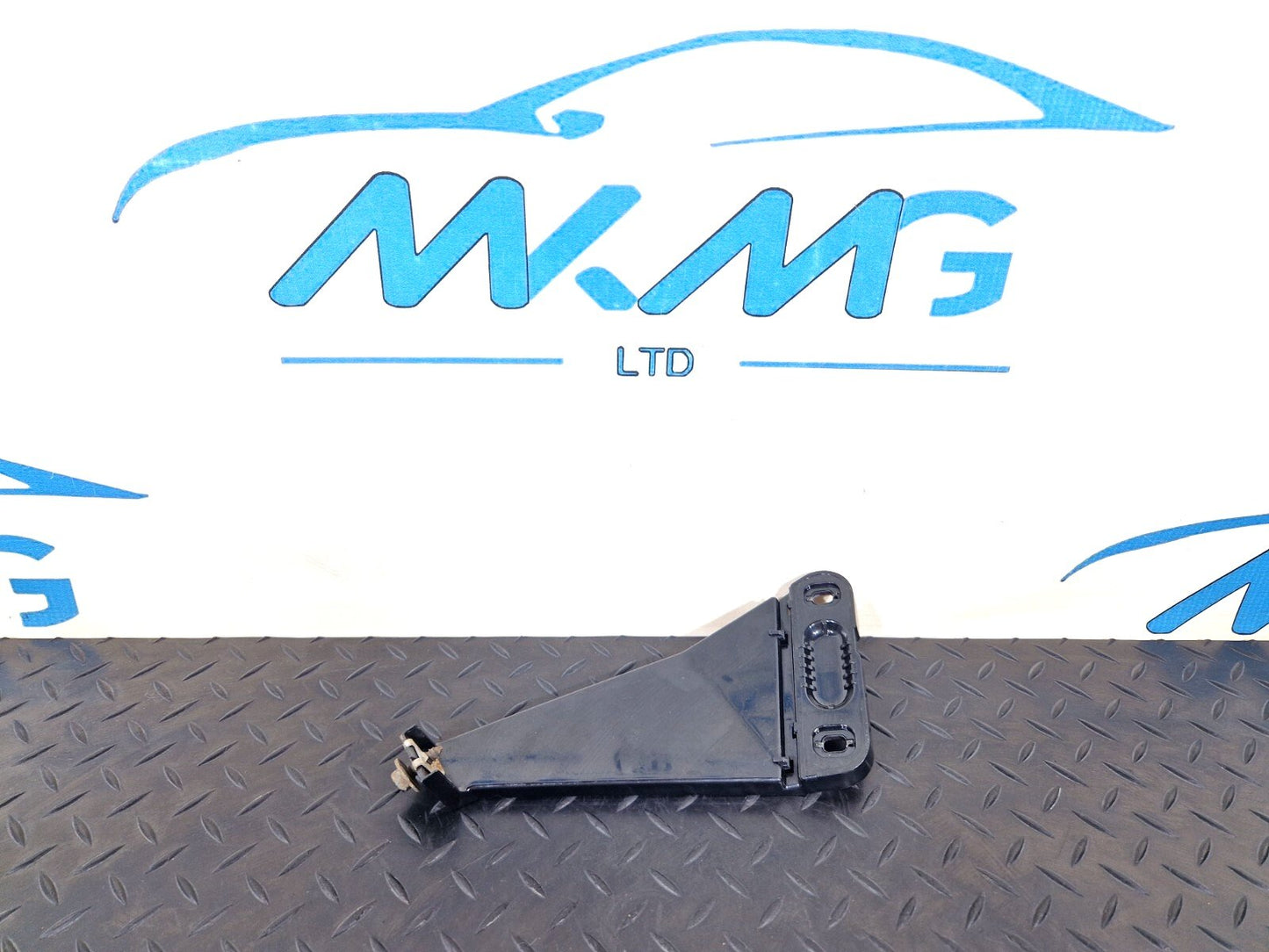 14-20 MERCEDES BENZ GLA 200 X156 REAR RIGHT BUMPER BRACKET HOLDER A1568850814