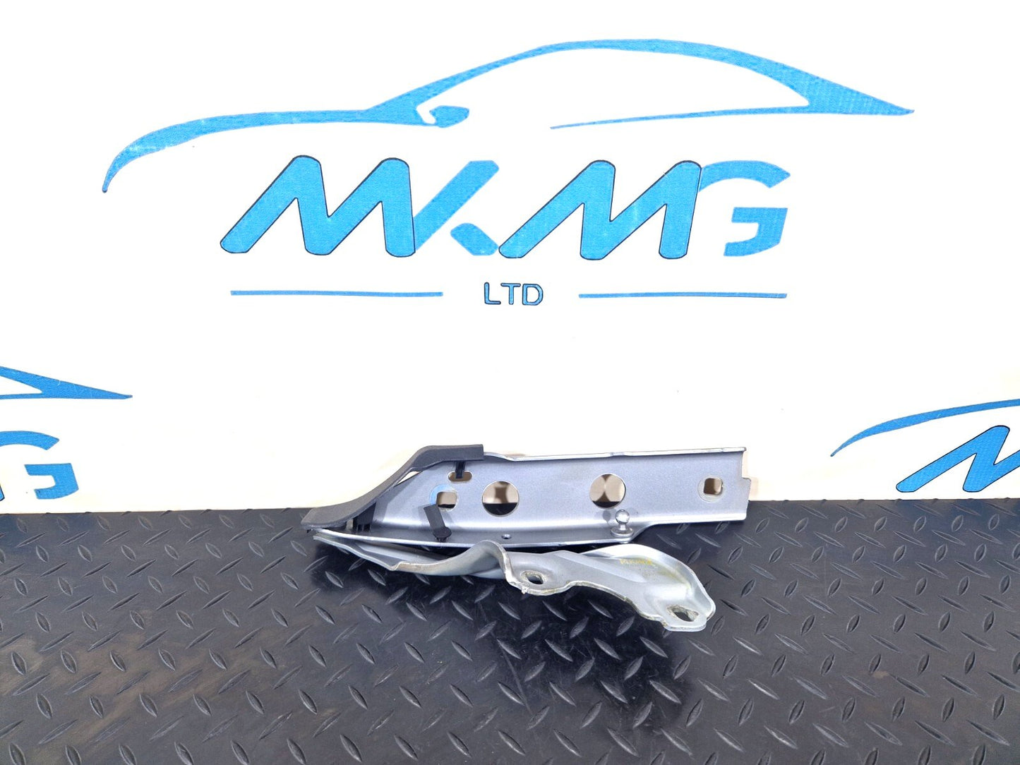 15-18 AUDI A7 4G OEM GENUINE BONNET HINGE LEFT 4G8823301E