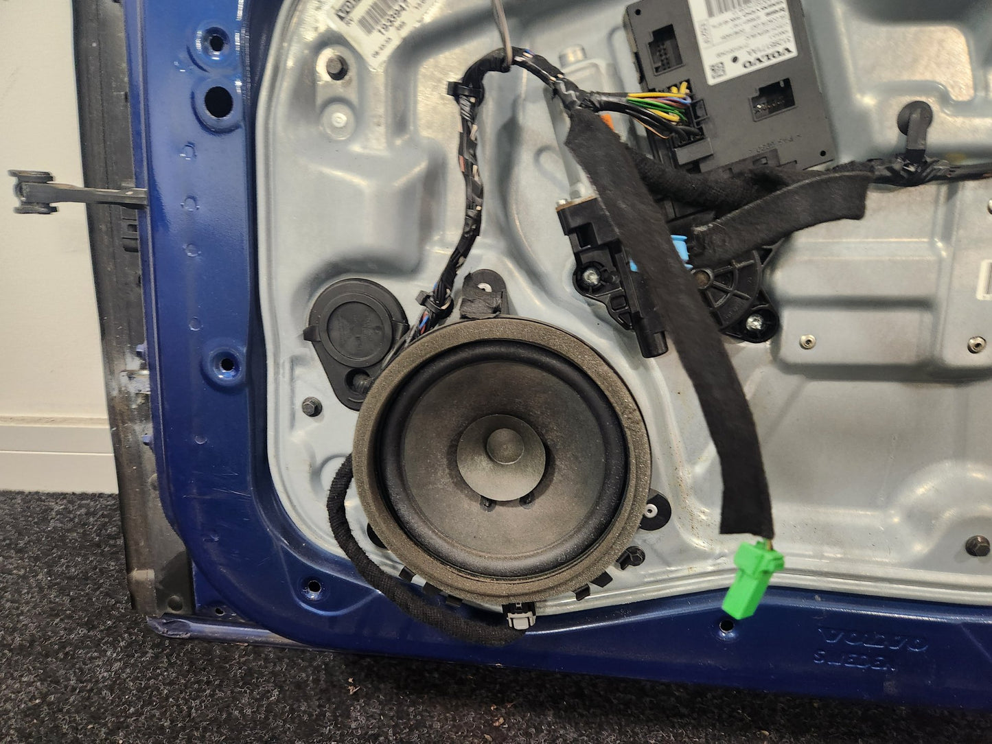 Volvo V50 MK2 FL (MW) Estate Front Right Complete Door in Brilliant Blue Pearl