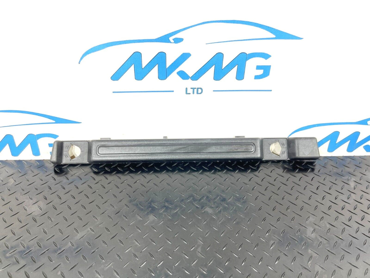 2019-ON  LAND ROVER DISCOVERY L550  LEFT PASSENGER SIDE BOOT TRIM FK72-46067-B