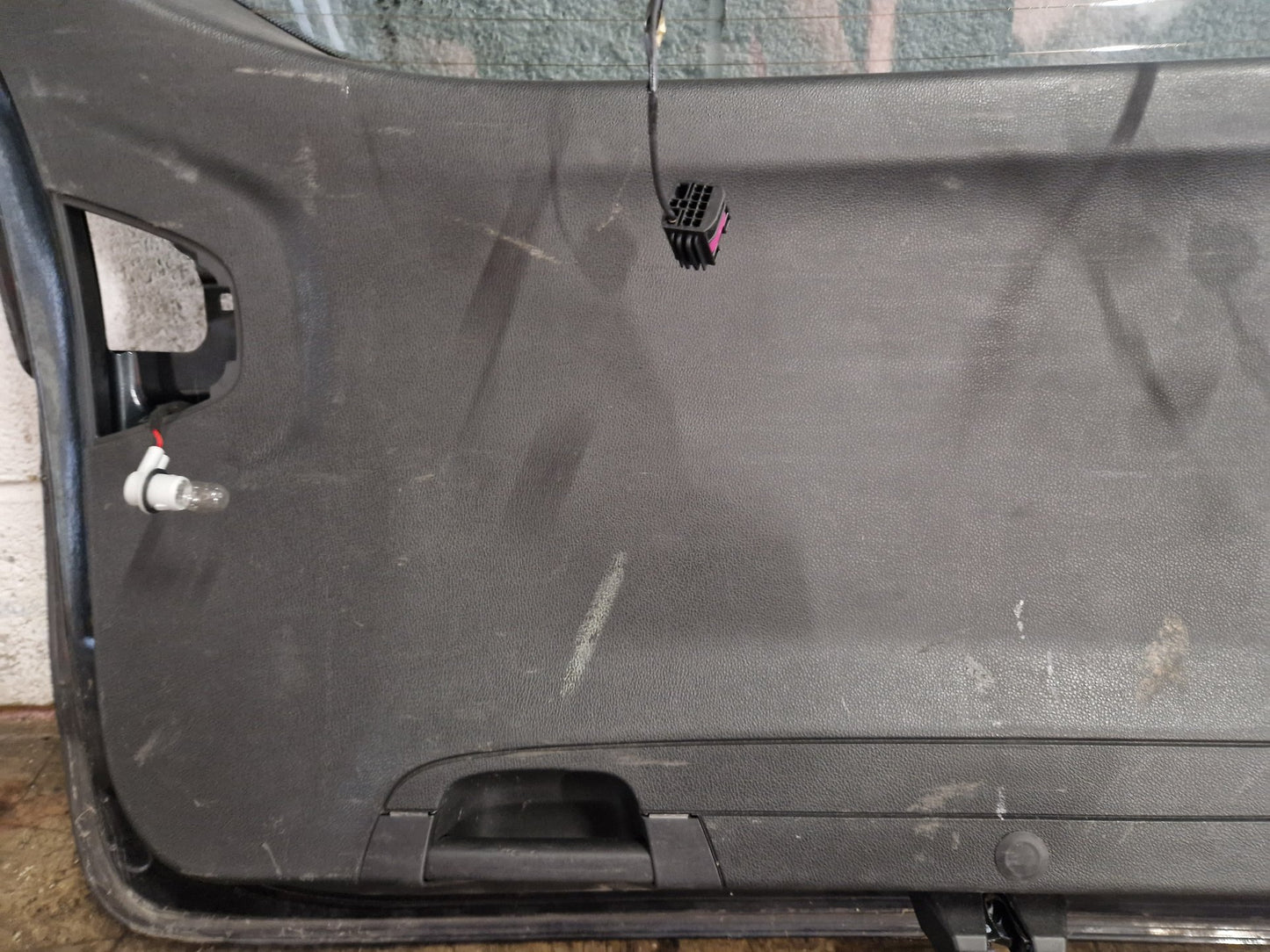 Vauxhall Zafira MK3 (C) (A3470) MPV Genuine Rear Tailgate Bootlid in Black GAR