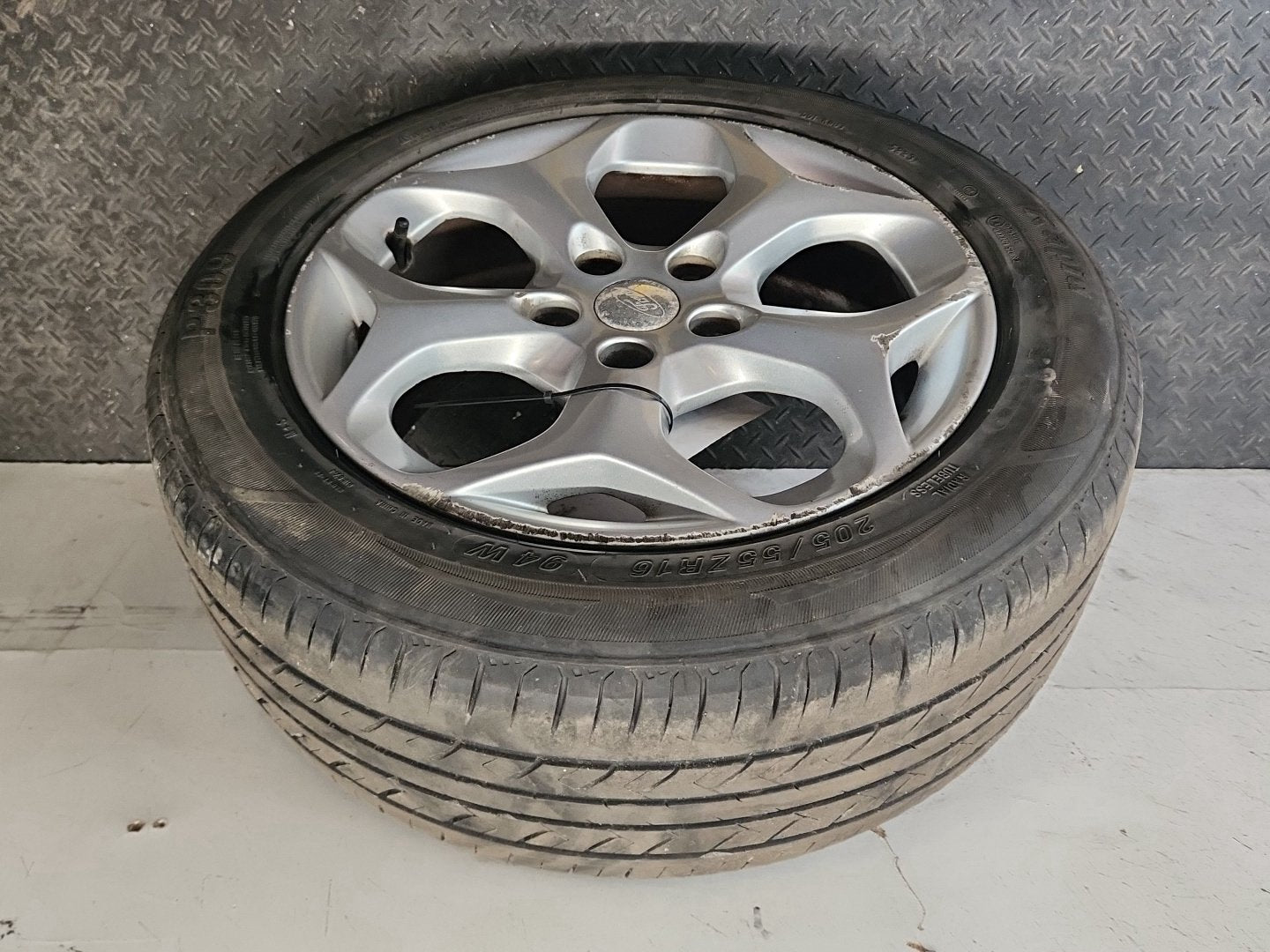 Ford C-Max MK1 FL (C214) 16" Alloy Wheel with Tyre 205/55/16 ~3mm 7M5J-AA