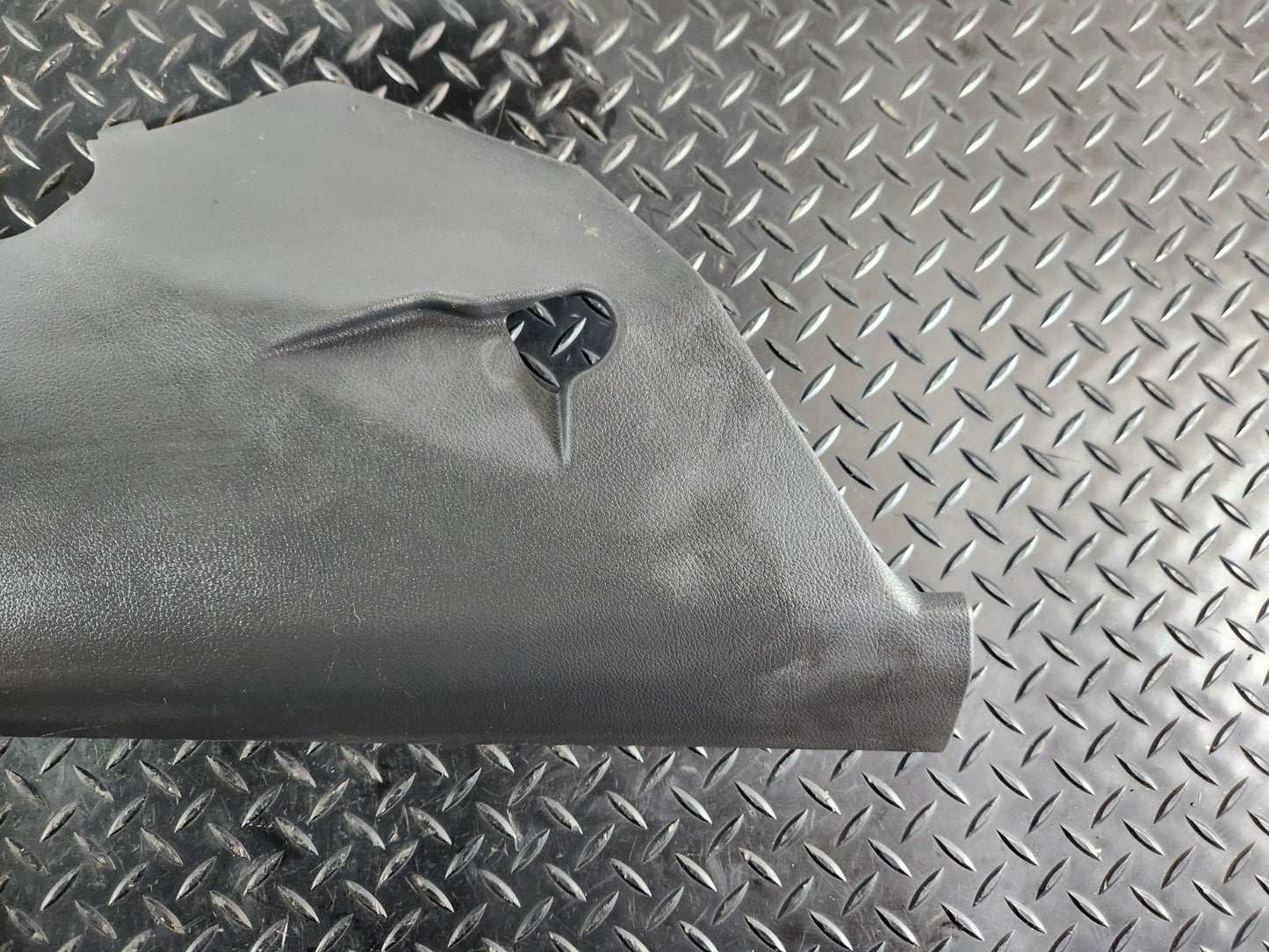 10-18 VW TOUAREG 7P RIGHT DRIVER SIDE REAR INTERIOR TRIM COVER 7P0867766
