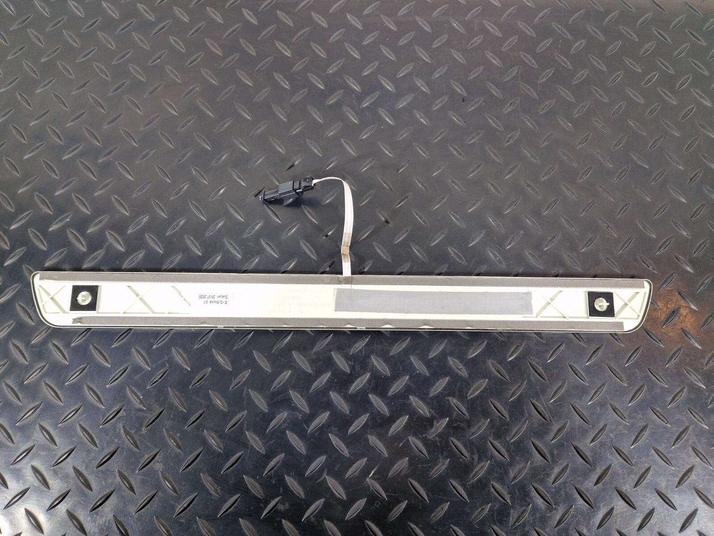 19-ON MERCEDES BENZ CLA C118 GENUINE FRONT DOOR SILL COVER TRIM A1186804800