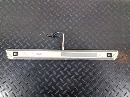 19-ON MERCEDES BENZ CLA C118 GENUINE FRONT DOOR SILL COVER TRIM A1186804800
