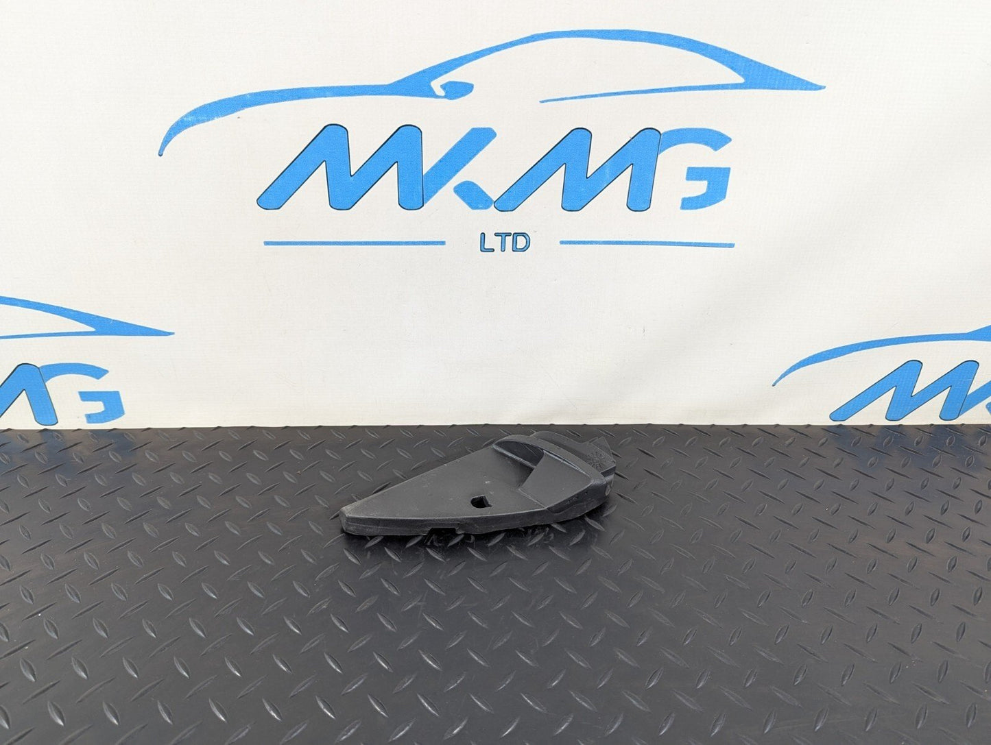 16-22 BMW X1 F48 FRONT RIGHT SIDE DOOR WINDOW FRAME TRIM CORNER FOAM 31900346