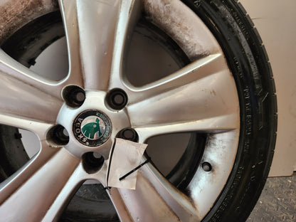 Skoda Yeti MK1 5L 17" Alloy Wheel with Tyre 225/45/17 ~4mm
