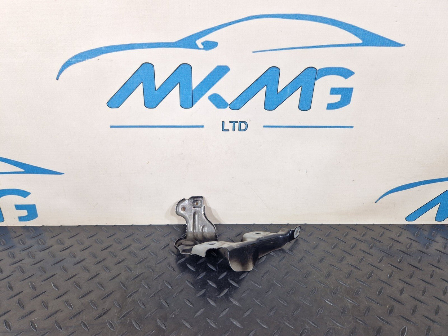 20-24 BMW 1 SERIES F40 GENUINE FRONT RIGHT FENDER MOUNT BRACKET 7450388