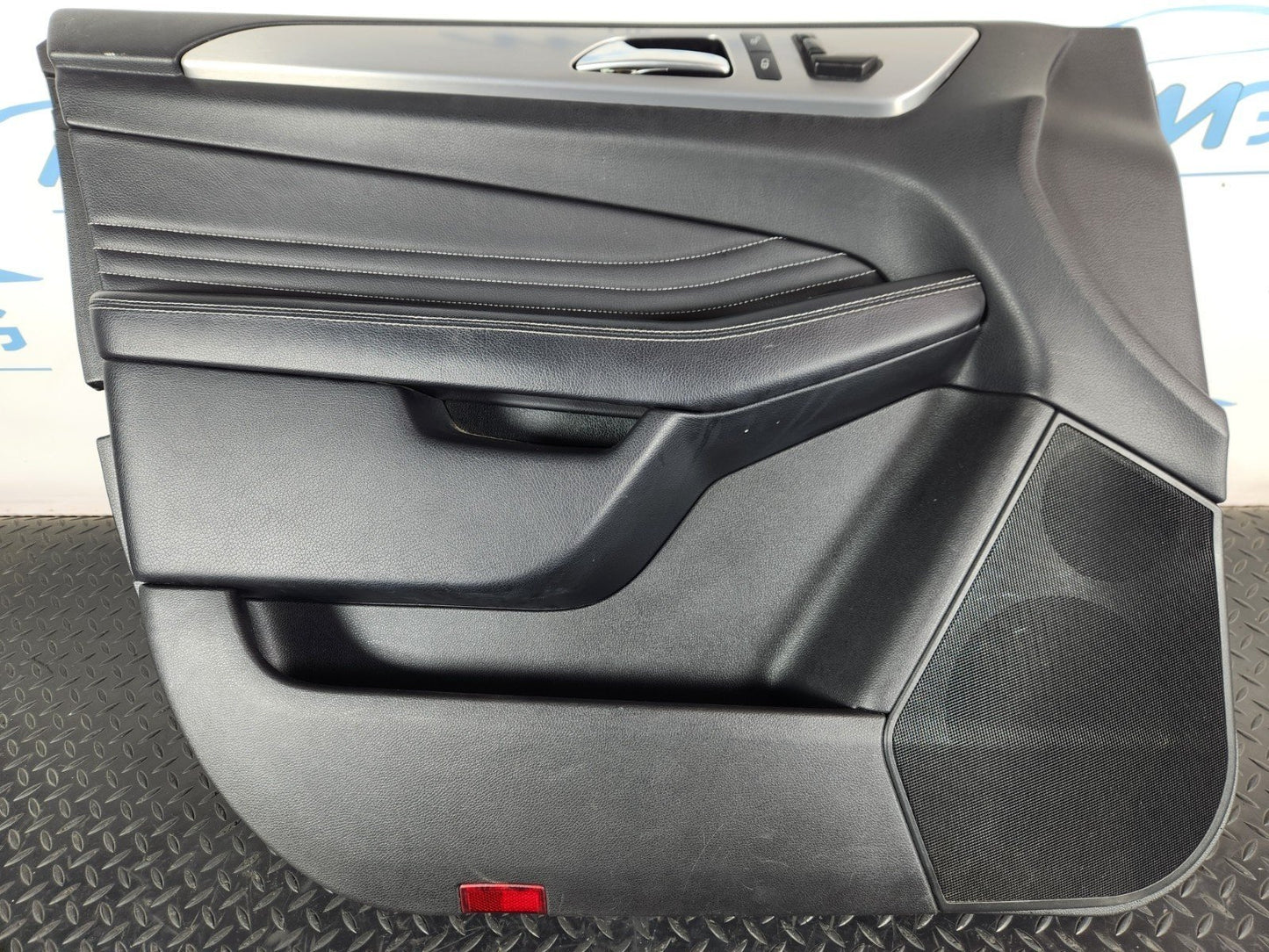 11-19 MERCEDES BENZ ML W166 FRONT LEFT N/S DOOR CARD PANEL IN BLACK LEATHER