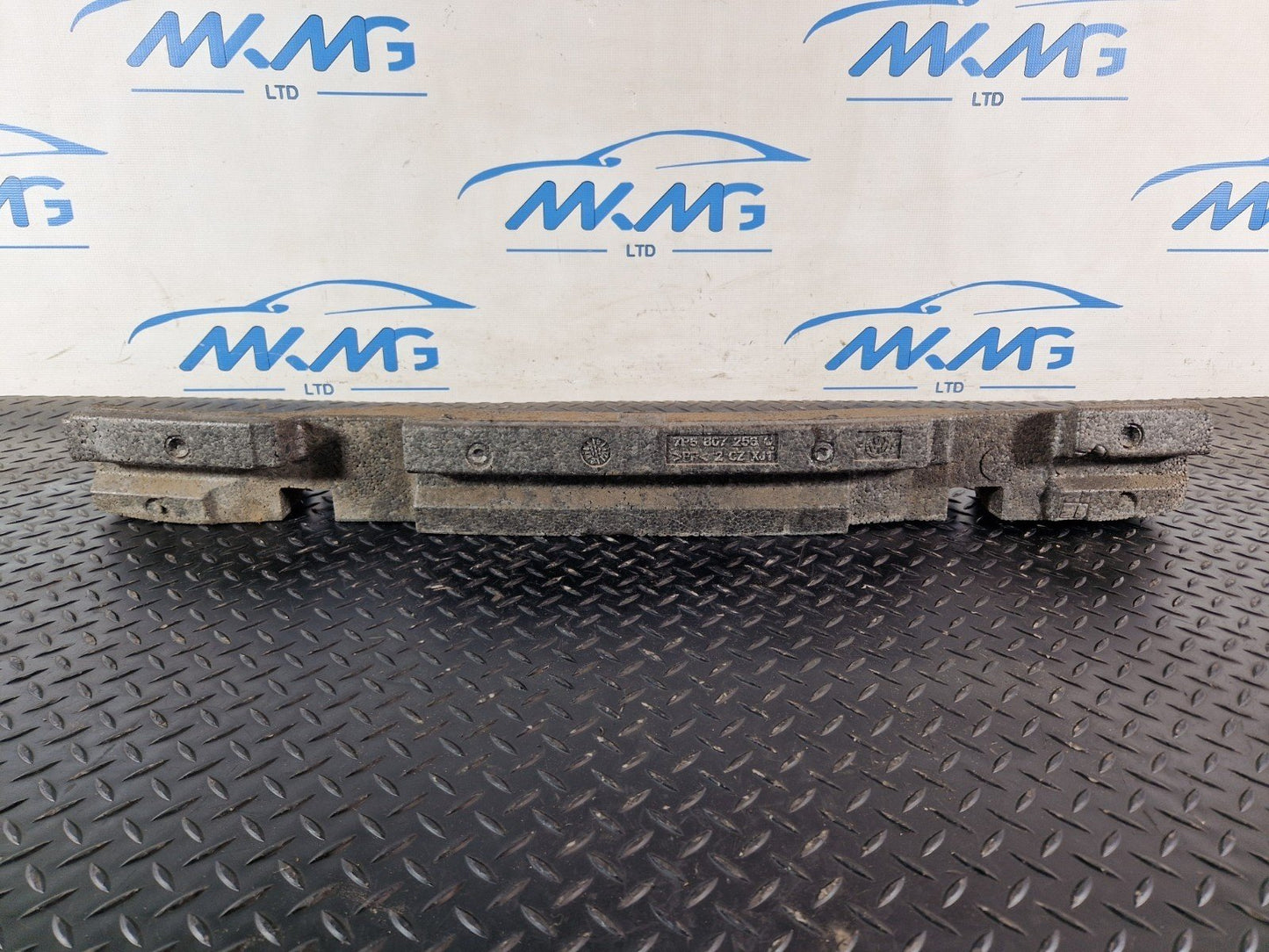 10-18 VW TOUAREG 7P GENUINE REAR BUMPER FOAM INSERT 7P6807256