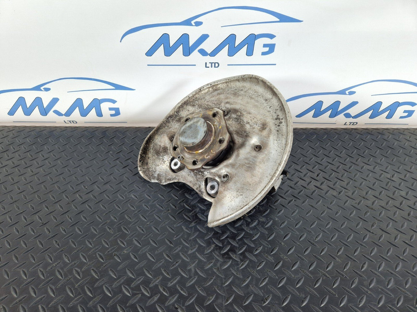 16-19 AUDI A4 AVANT B9 S-LINE REAR RIGHT O/S WHEEL HUB & BEARING 8W0615612