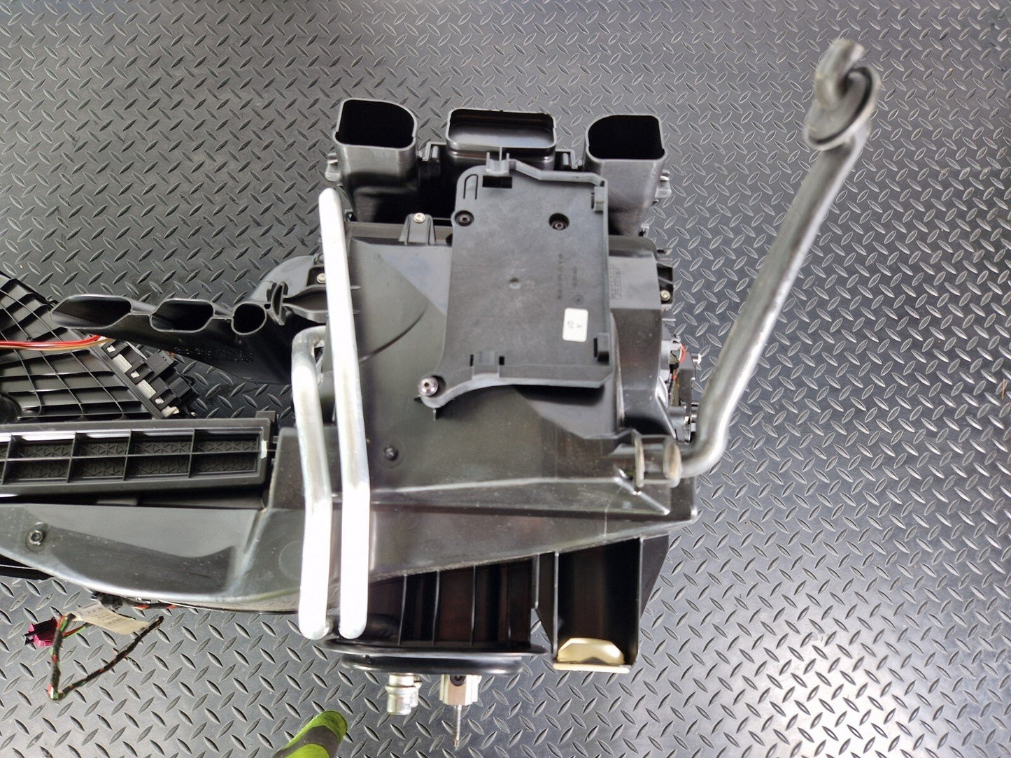 18-ON MERCEDES BENZ A CLASS W177 GENUINE HEATER MATRIX BOX A2478300600