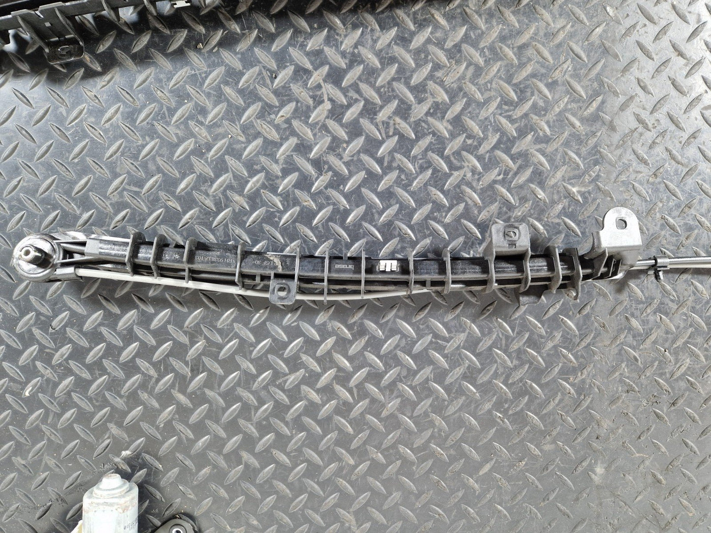 12-18 AUDI A6 C7 2.0 DIESEL CGLC/CGL GENUINE SUNROOF LINKAGE 933811103