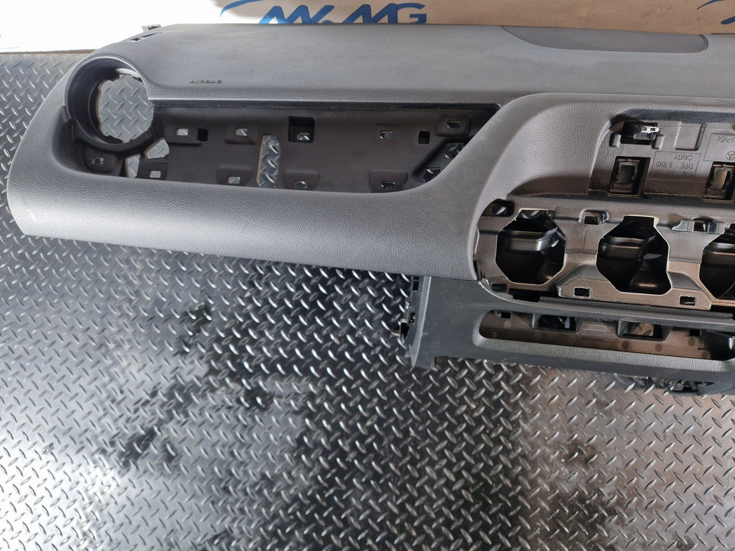 19-ON MERCEDES BENZ B CLASS W247 GENUINE DASHBOARD PANEL WITH A-BAG A2478607302