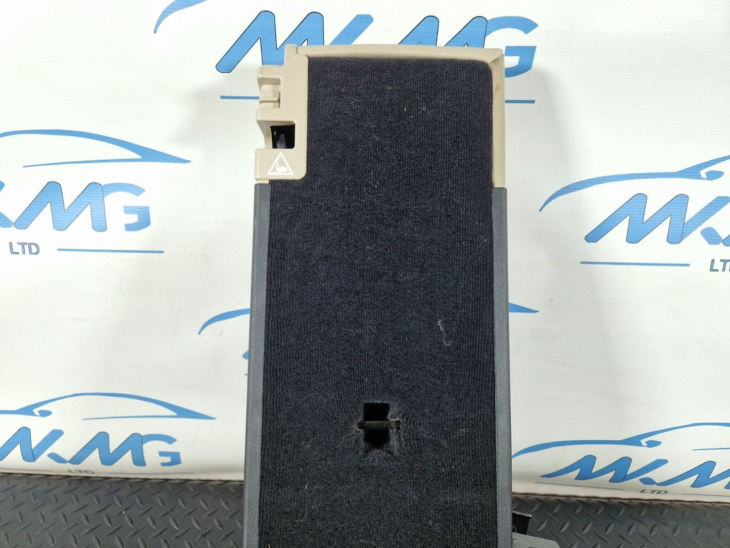 14-21 MERCEDES BENZ W205 OEM REAR CENTER MIDDLE SEAT LEATHER ARM REST