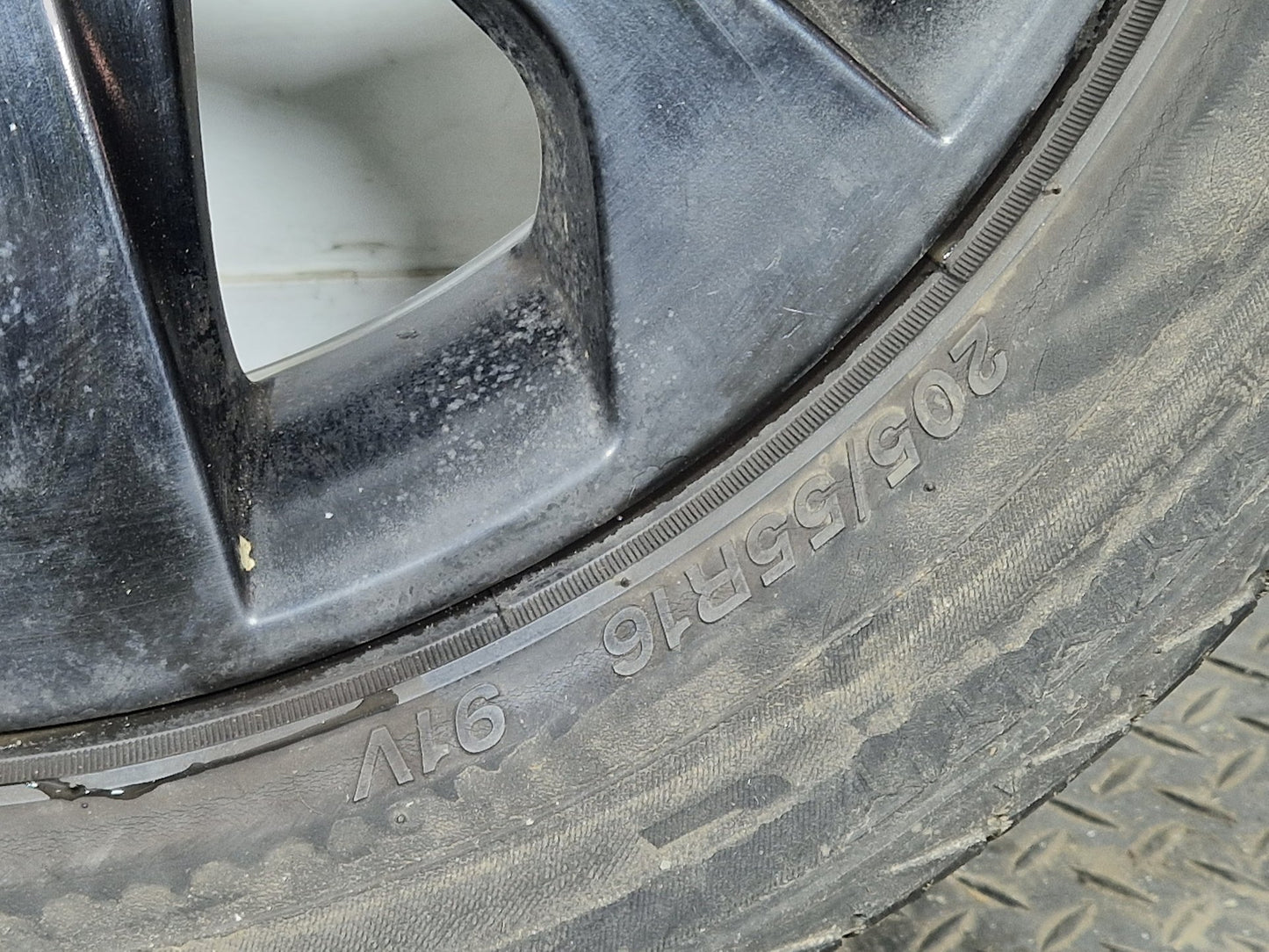 Seat Leon MK3 5F 16" Alloy Wheel with Tyre 4mm 205/55/16 5F0601025A