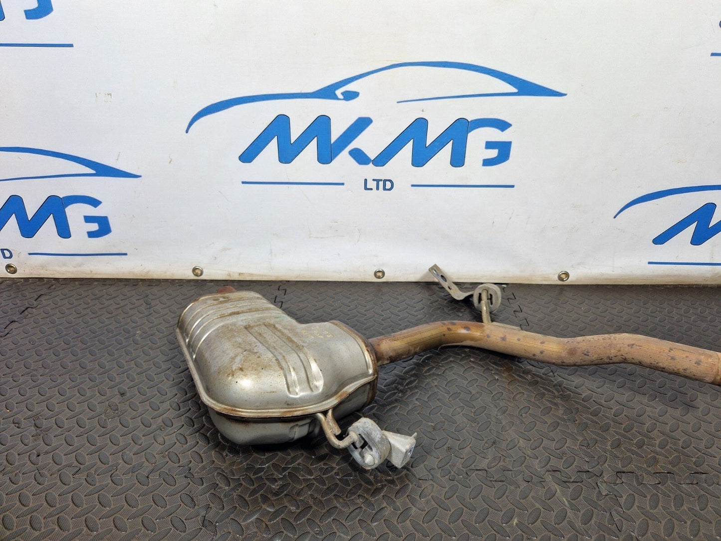 16-19 AUDI A4 B9 GENUINE EXHAUST BACKBOX SILENCER 8W0253411P