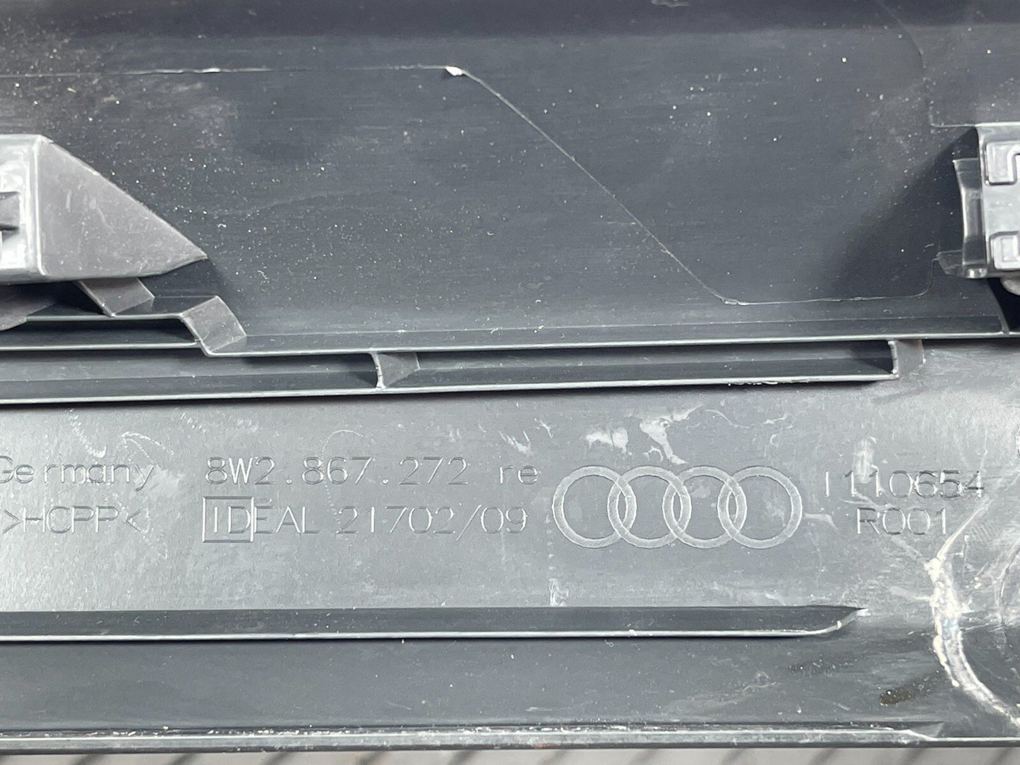 16-19 AUDI A4 B9 SALOON GENUINE FRONT RIGHT DRIVER SIDE FOOTWELL TRIM 8W2867272