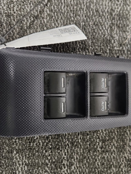 Honda Insight MK2 (ZE2) Hatchback Front Right Window Switch Trim C8H-HY4-E1