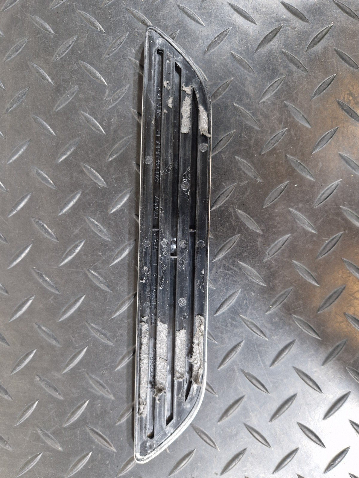 10-13 BMW E70 LCI X5 GENUINE OEM REAR DOOR KICK PLATES SILL COVER TRIM 7205265
