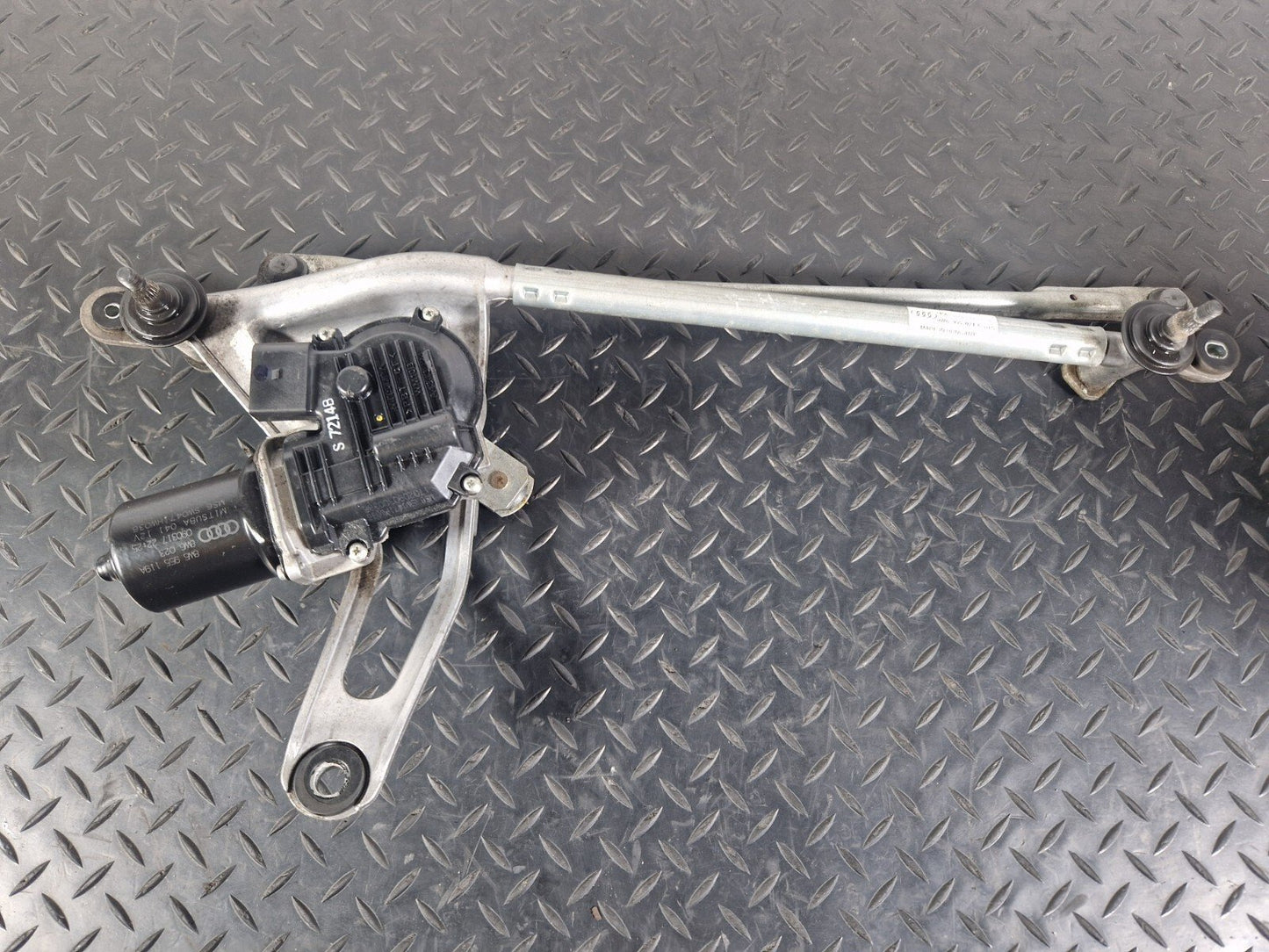 16-23 AUDI S5 COUPE GENUINE FRONT WIPER MOTOR & LINKAGE 8W6955023