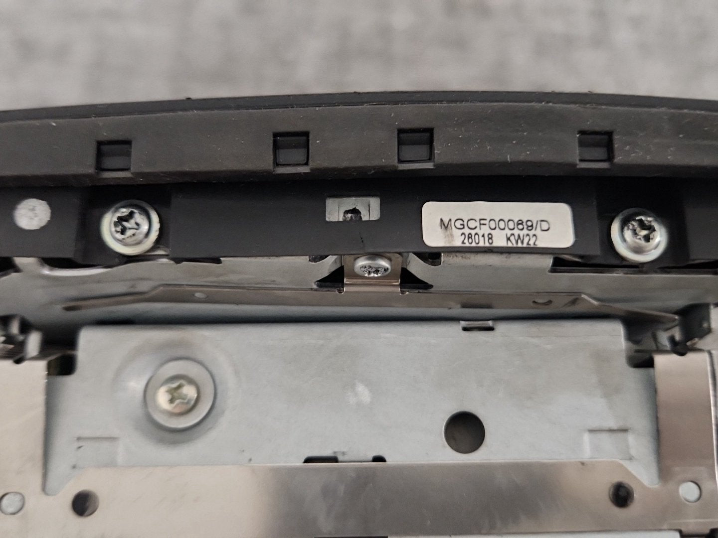 Audi A4 B7 Genuine Radio Stereo CD Player Head Unit 8E0035195AB