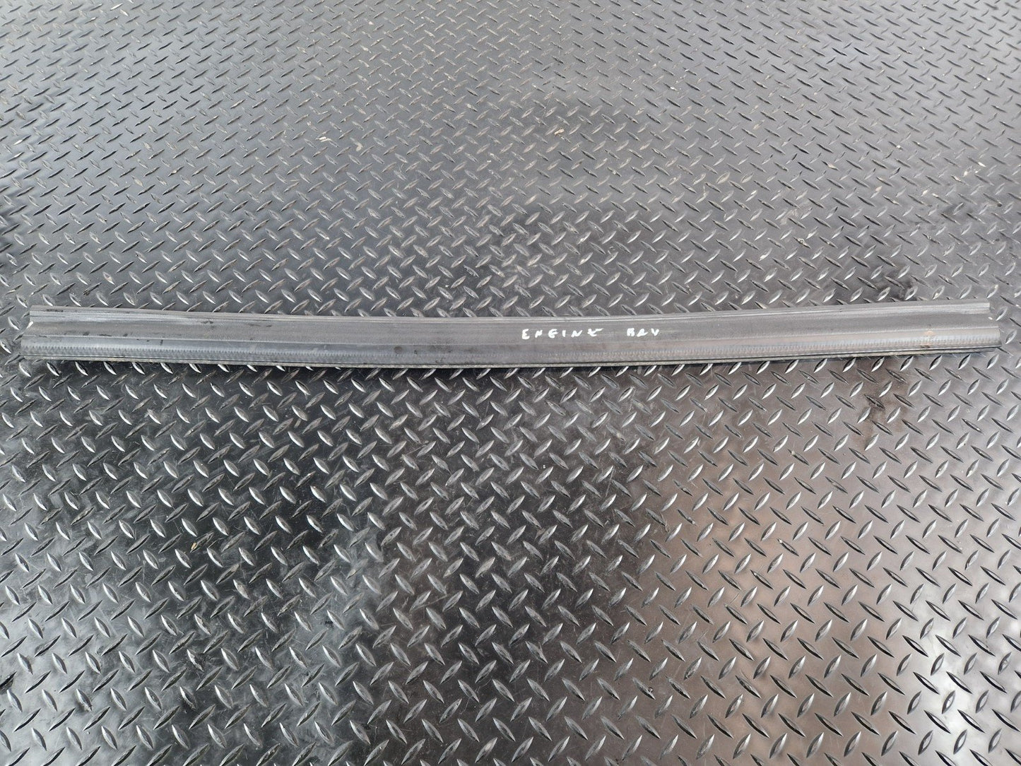 19-ON MERCEDES BENZ B CLASS W247 GENUINE ENGINE RUBBER SEALING