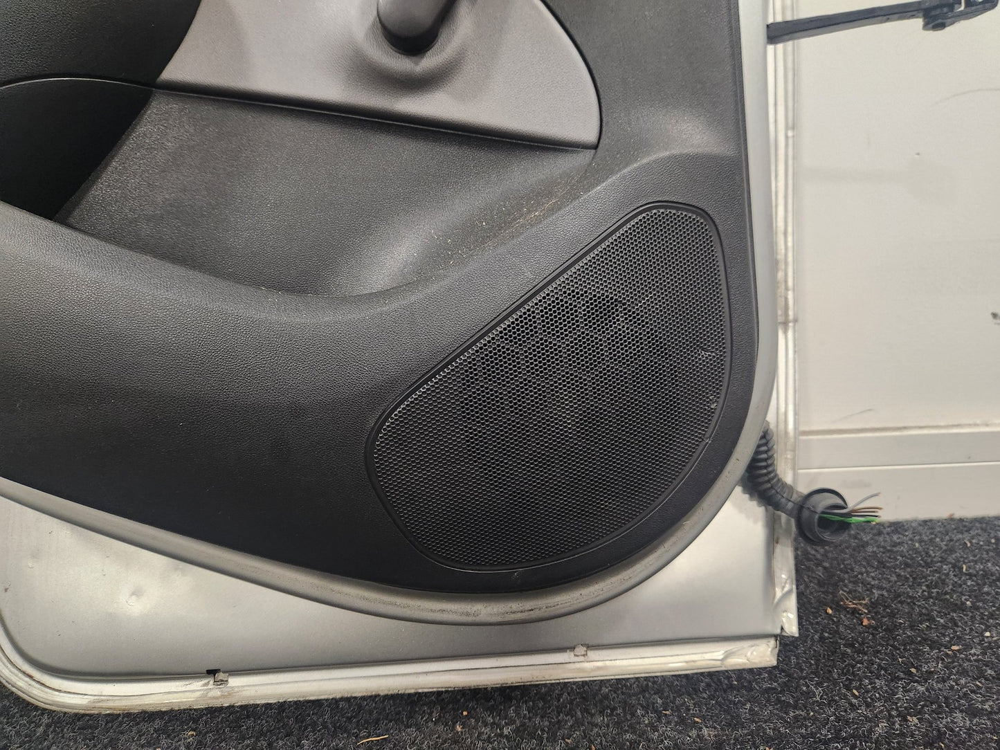 Vauxhall Corsa MK4 Hatchback 5dr Rear Left Complete Door in Switchblade Silver